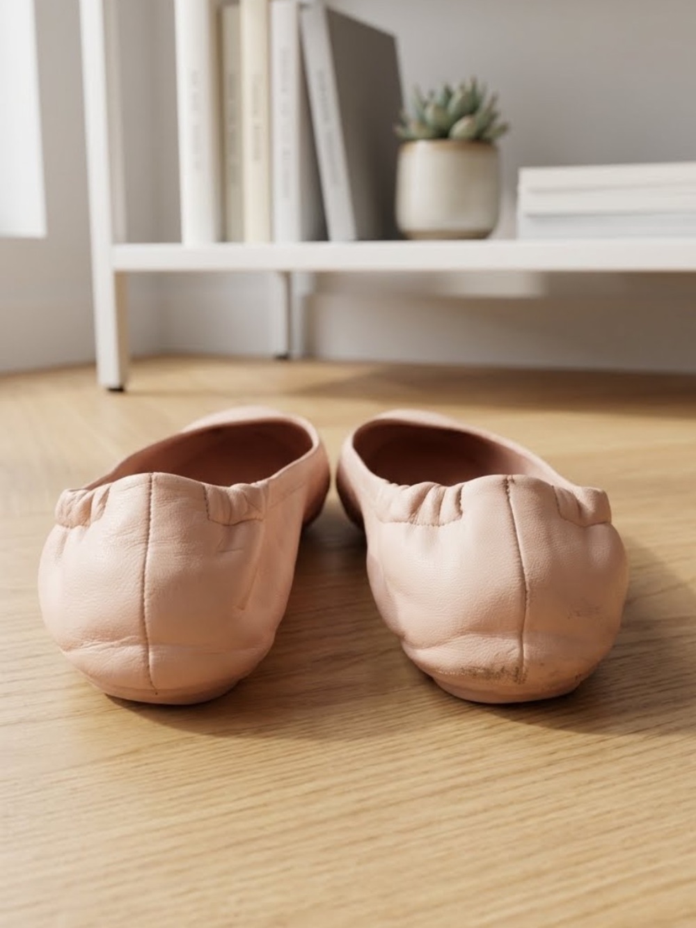 Salvatore Ferragamo Blush Pink Leather Vignola Gancio Scrunch Flats - Size 6.5 C - Picture 4 of 8